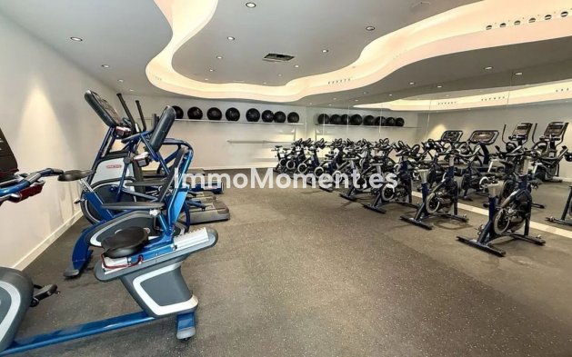 Resale - Apartment - Estepona - Selwo