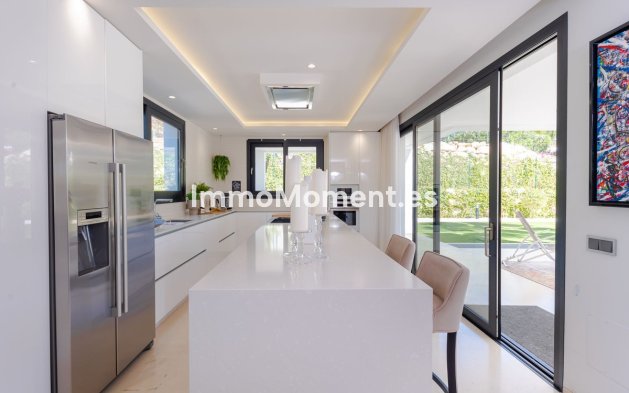 Resale - Villa - Marbella - Nueva Andalucía