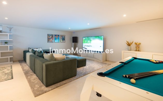 Resale - Villa - Marbella - Nueva Andalucía