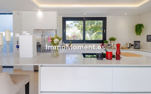 Resale - Villa - Marbella - Nueva Andalucía