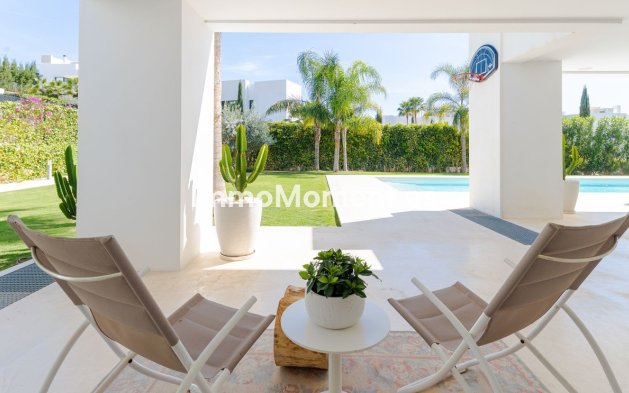 Resale - Villa - Marbella - Nueva Andalucía
