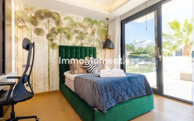 Resale - Villa - Marbella - Nueva Andalucía