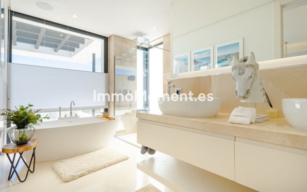 Resale - Villa - Marbella - Nueva Andalucía