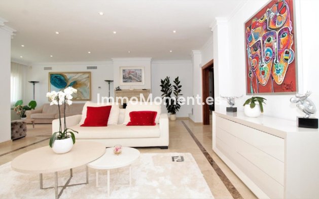 Resale - Villa - El Paraiso - New Golden Mile