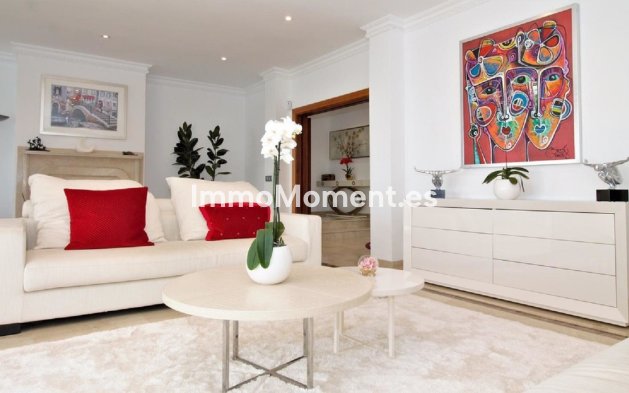 Resale - Villa - El Paraiso - New Golden Mile