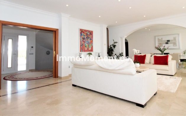 Resale - Villa - El Paraiso - New Golden Mile