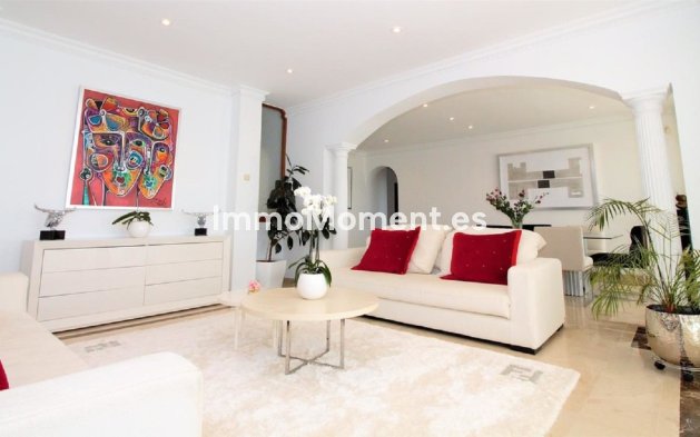 Resale - Villa - El Paraiso - New Golden Mile