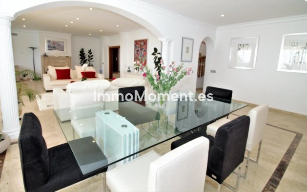 Resale - Villa - El Paraiso - New Golden Mile