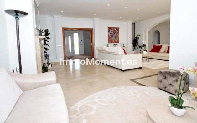 Resale - Villa - El Paraiso - New Golden Mile