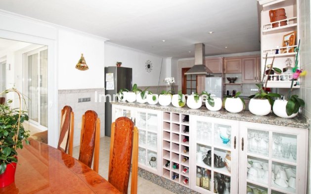 Resale - Villa - El Paraiso - New Golden Mile