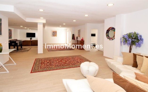 Resale - Villa - El Paraiso - New Golden Mile