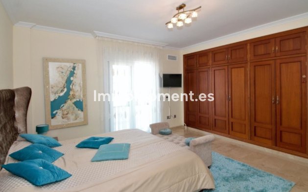Resale - Villa - El Paraiso - New Golden Mile