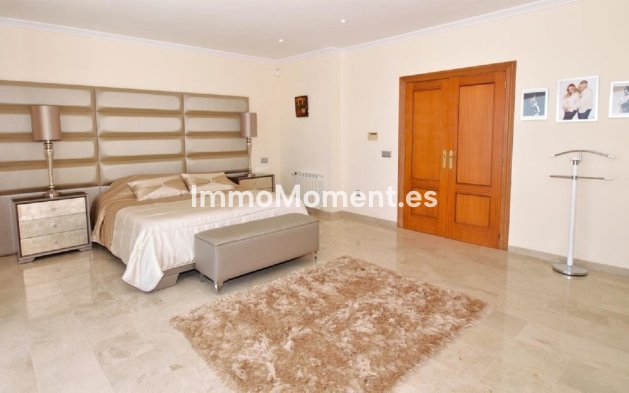 Resale - Villa - El Paraiso - New Golden Mile
