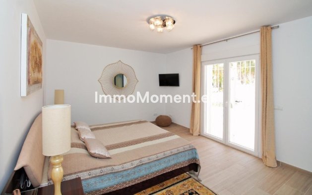 Resale - Villa - El Paraiso - New Golden Mile