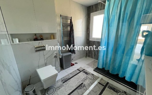 Resale - Villa - El Paraiso - New Golden Mile