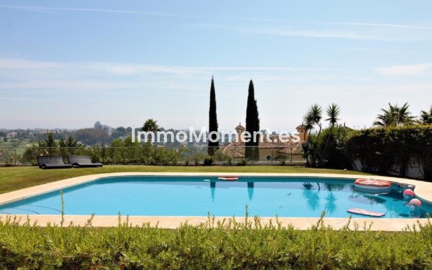 Resale - Villa - El Paraiso - New Golden Mile