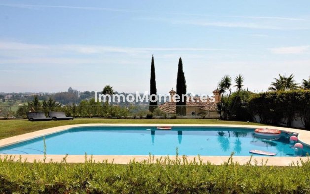 Resale - Villa - El Paraiso - New Golden Mile
