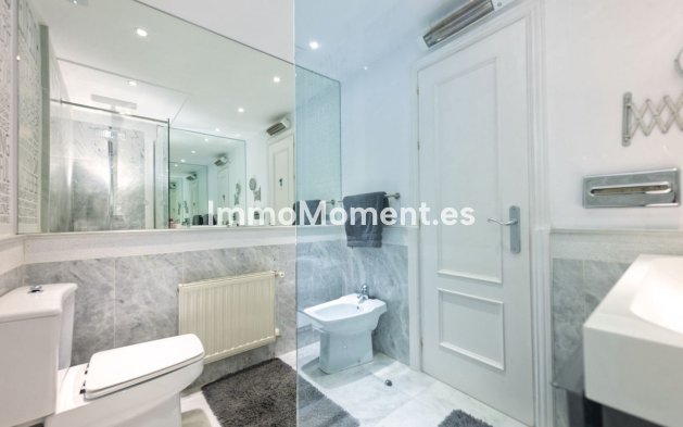 Wiederverkauf - Freistehende Villa - Marbella - Guadalmina Baja