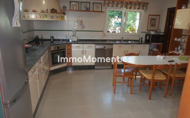 Wiederverkauf - Villa -   Inländisch - Alhaurín de la Torre