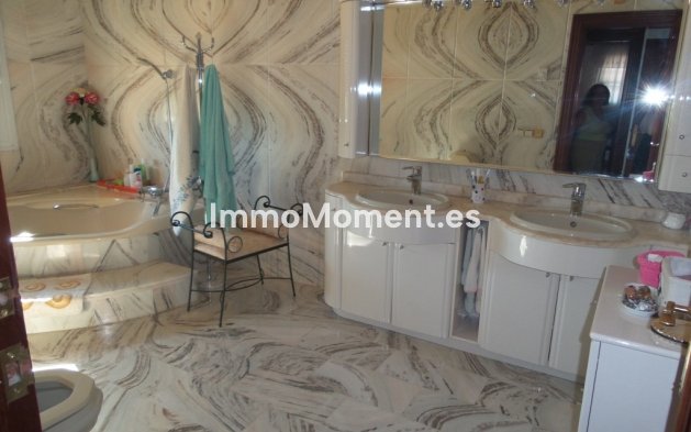 Wiederverkauf - Villa -   Inländisch - Alhaurín de la Torre