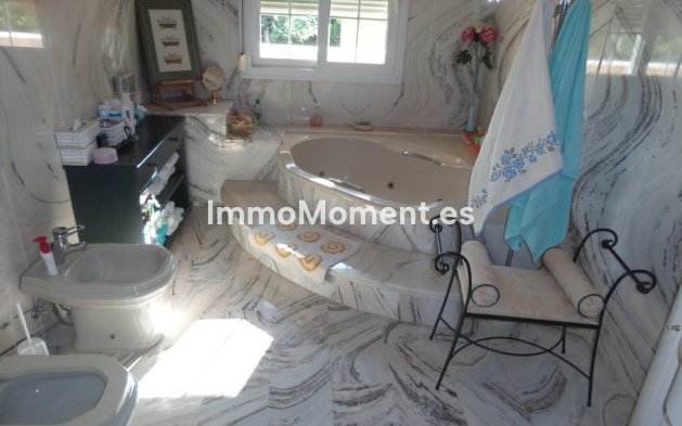 Wiederverkauf - Villa -   Inländisch - Alhaurín de la Torre