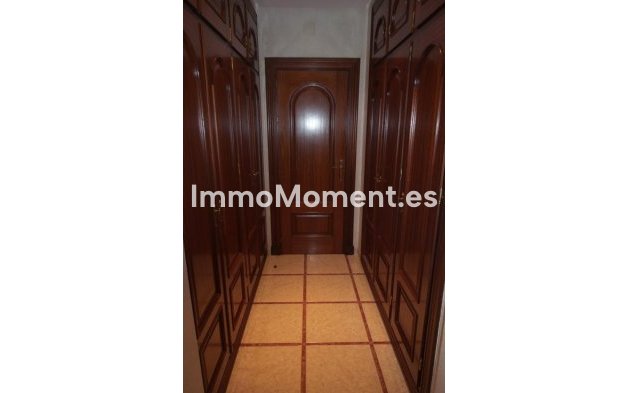 Wiederverkauf - Villa -   Inländisch - Alhaurín de la Torre