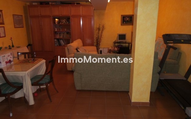 Wiederverkauf - Villa -   Inländisch - Alhaurín de la Torre