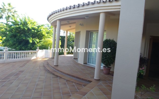 Wiederverkauf - Villa -   Inländisch - Alhaurín de la Torre