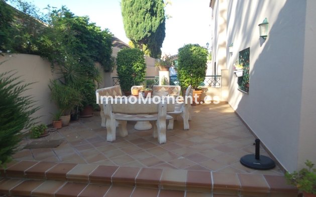 Wiederverkauf - Villa -   Inländisch - Alhaurín de la Torre