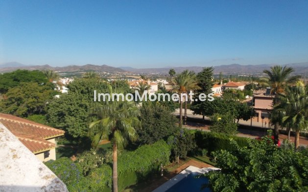 Wiederverkauf - Villa -   Inländisch - Alhaurín de la Torre