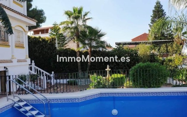 Wiederverkauf - Villa -   Inländisch - Alhaurín de la Torre