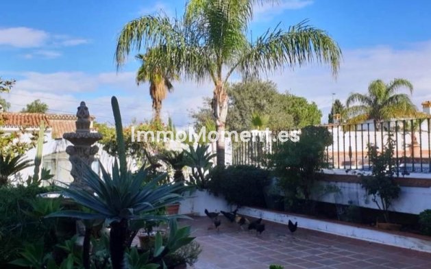 Wiederverkauf - Villa -   Inländisch - Alhaurín de la Torre