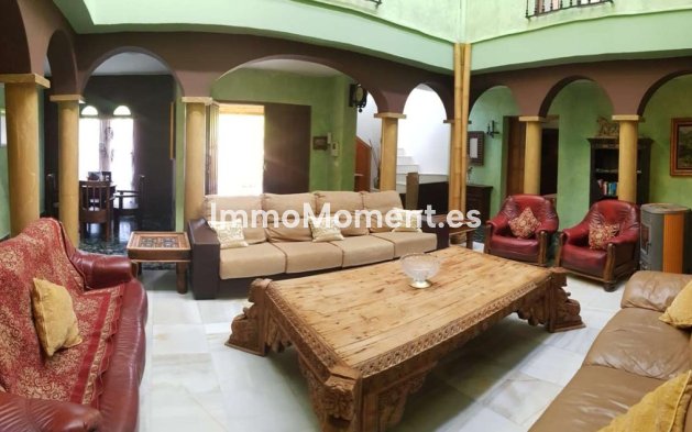 Wiederverkauf - Villa -   Inländisch - Alhaurín de la Torre