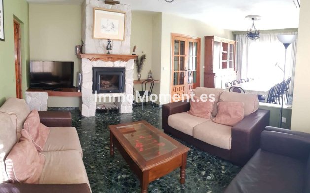 Wiederverkauf - Villa -   Inländisch - Alhaurín de la Torre