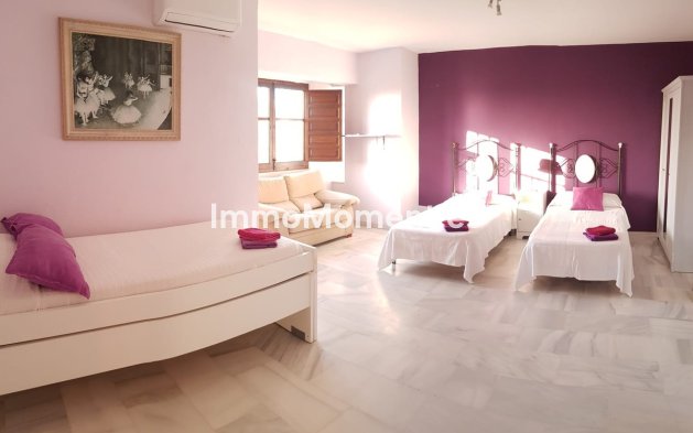 Wiederverkauf - Villa -   Inländisch - Alhaurín de la Torre