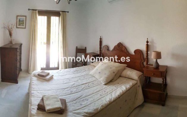 Wiederverkauf - Villa -   Inländisch - Alhaurín de la Torre