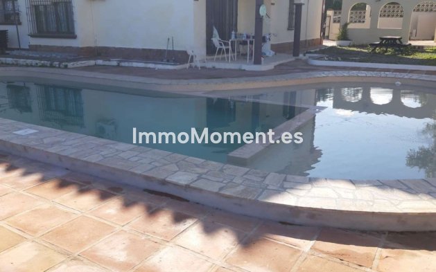 Wiederverkauf - Villa -   Inländisch - Alhaurín de la Torre