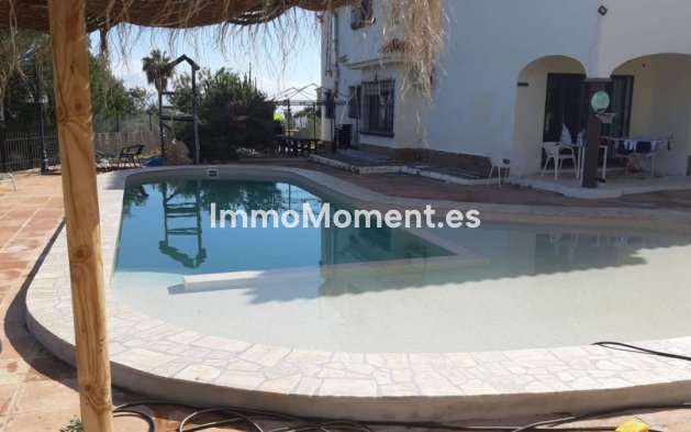 Wiederverkauf - Villa -   Inländisch - Alhaurín de la Torre