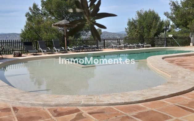 Wiederverkauf - Villa -   Inländisch - Alhaurín de la Torre