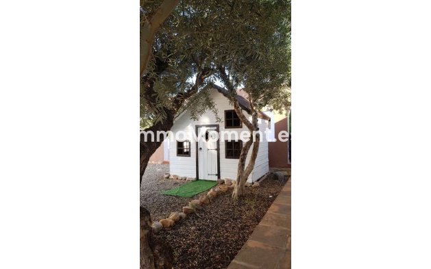 Wiederverkauf - Villa -   Inländisch - Alhaurín de la Torre