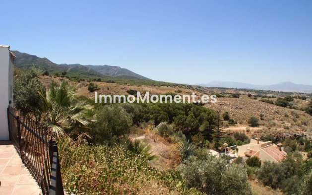 Wiederverkauf - Villa -   Inländisch - Alhaurín de la Torre