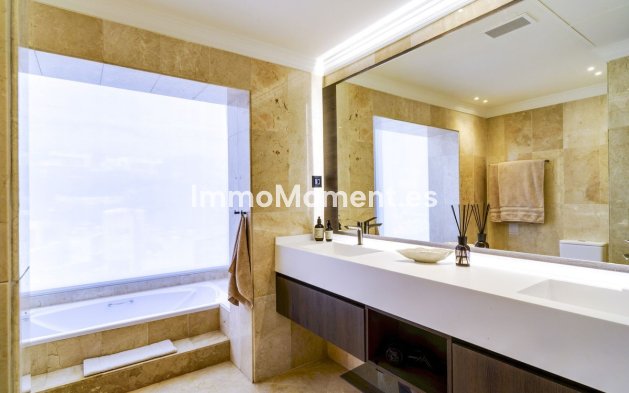 Wiederverkauf - Villa - Marbella - Nueva Andalucía