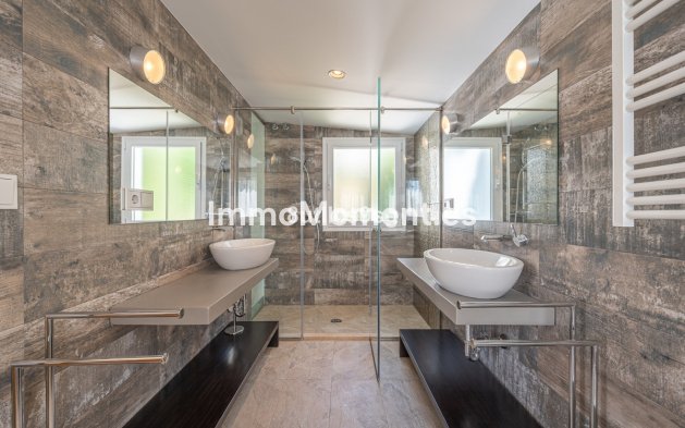 Wiederverkauf - Villa - Marbella - Nueva Andalucía