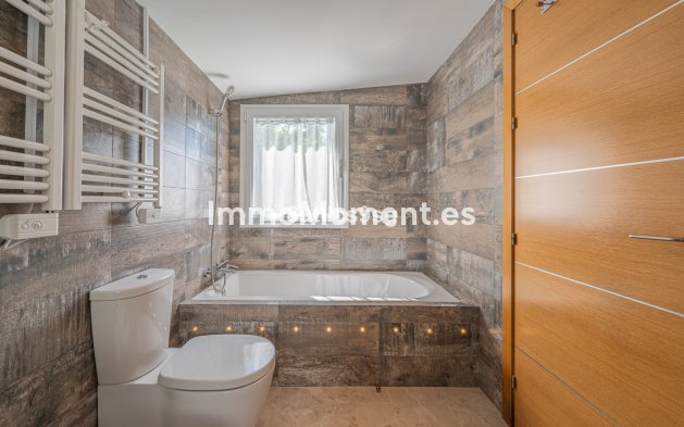 Wiederverkauf - Villa - Marbella - Nueva Andalucía