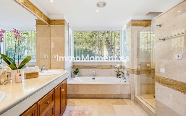 Wiederverkauf - Villa - Marbella - Aloha