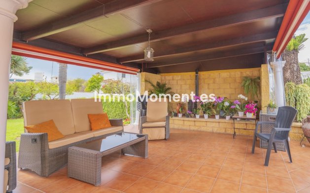 Resale - Villa - Marbella - Las Chapas