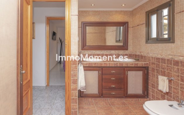 Resale - Villa - Marbella - Las Chapas