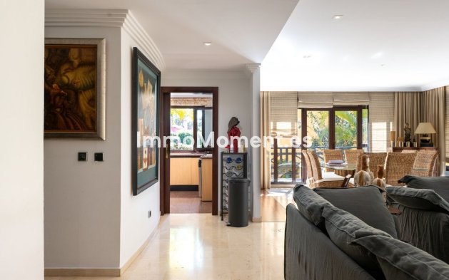 Resale - Apartment - Marbella - Puerto Banús