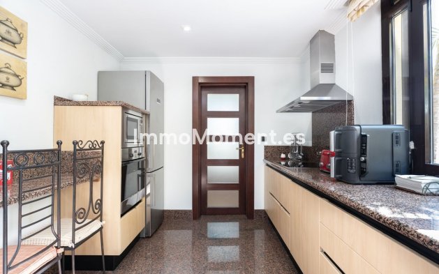 Resale - Apartment - Marbella - Puerto Banús