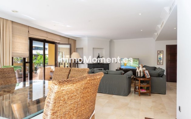 Resale - Apartment - Marbella - Puerto Banús